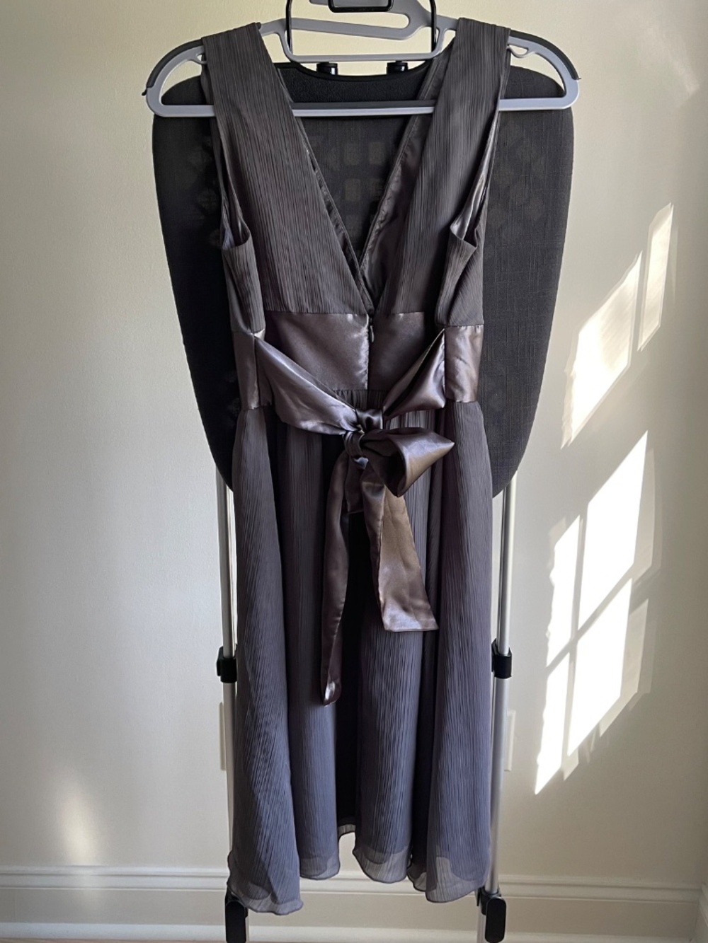 21 by Forever 21 Grey Chiffon V-Neck Cocktail Dress - Small (Fits like Junior S) - Picture 2 of 10